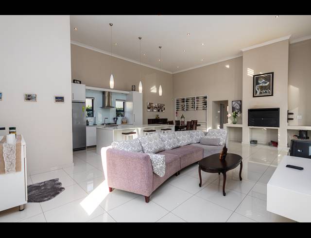 3 BEDROOM HOUSE RENTED IN PARKLANDS NORTH